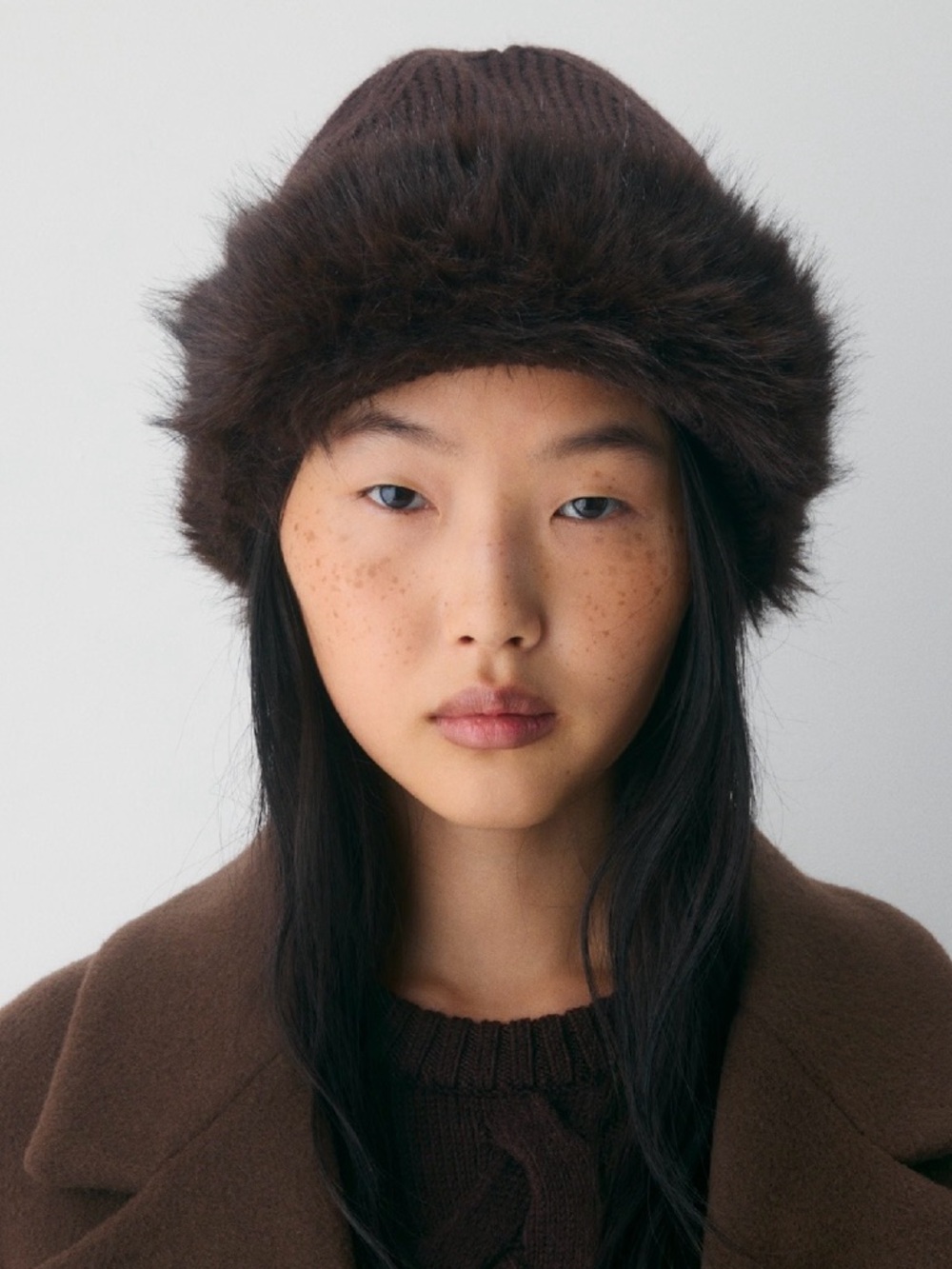 Aritzia Extra Fine Merino Wool Beanie with Faux Fur Trim